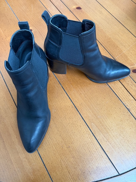Steve Madden Shoes - Steve Madden Black Pointed Toe Leather Ankle Booties